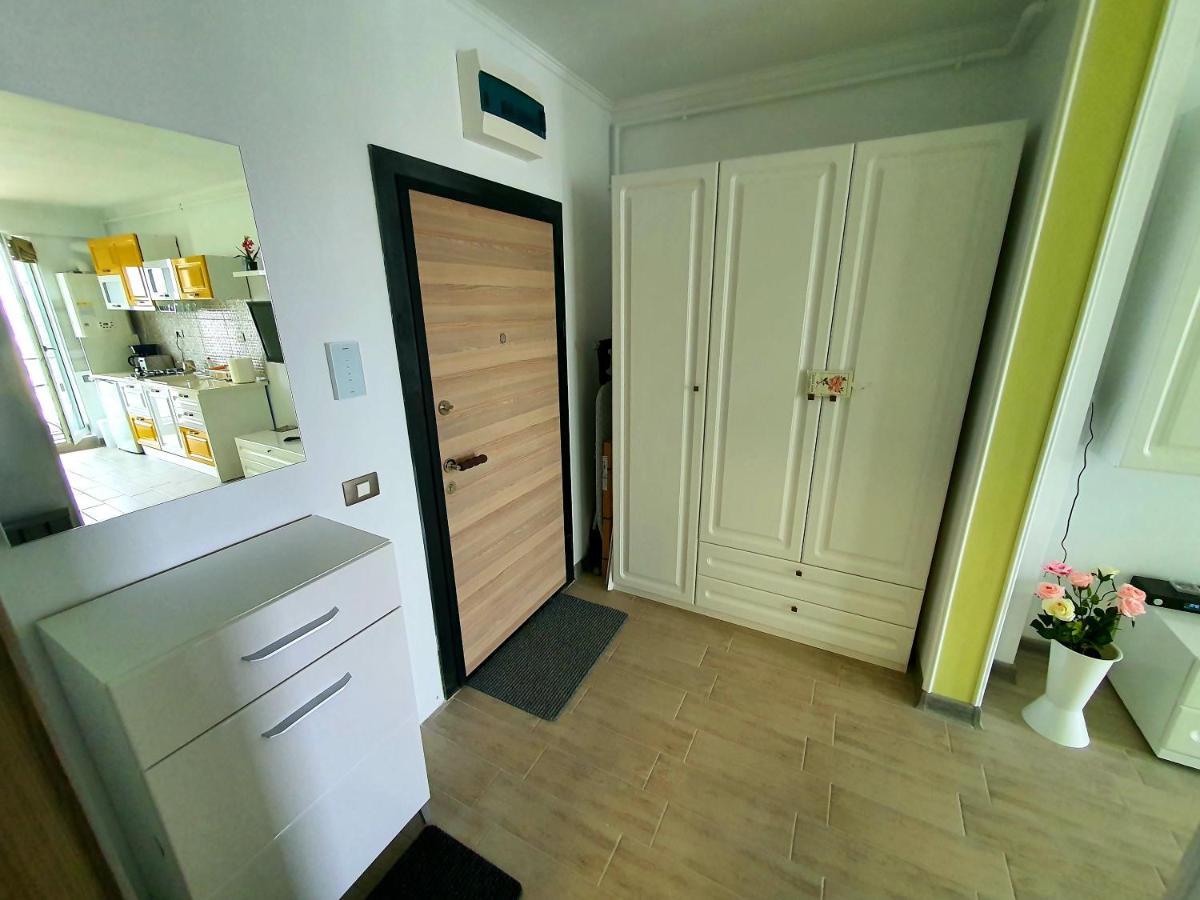 Alezzi Majestic Apartments 97 Năvodari Esterno foto